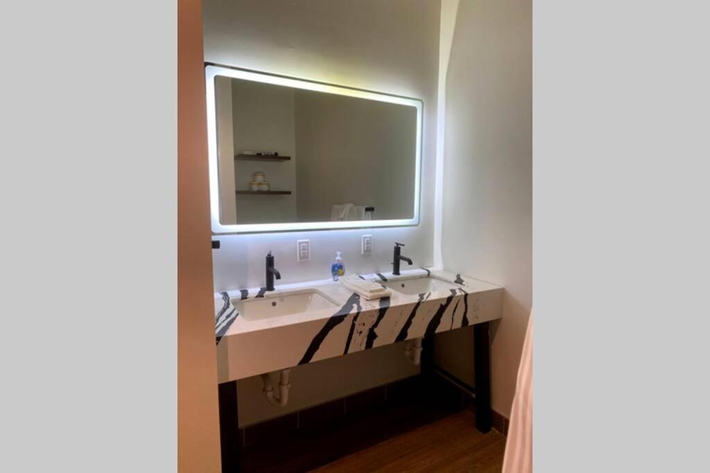 3E-Spacious 2 Bedroom In Oakland, Sleeps 8 Πίτσμπουργκ Εξωτερικό φωτογραφία